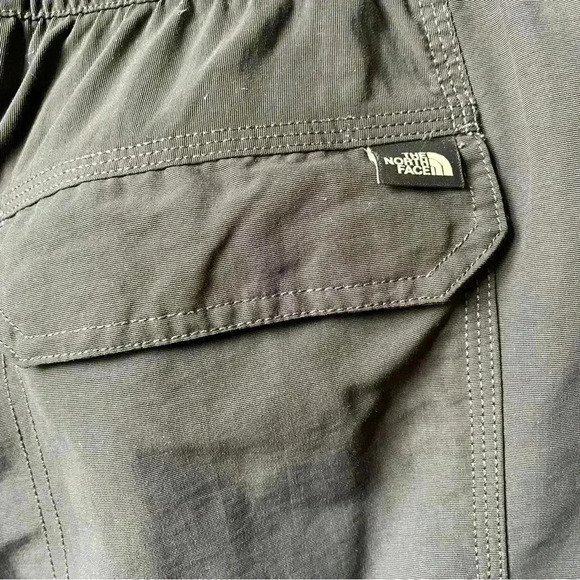 The North Face Men’s Convertible Cargo Trail Pants Dark Gray M Zip-Off to Shorts - Picture 9 of 11